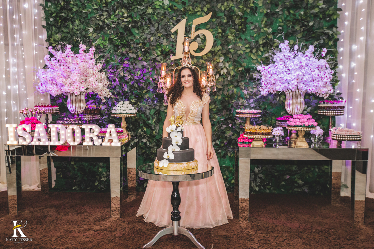 aniversario de 15 anos debutante isadora em coronel vivida parana centro de eventos dalpizzol decoração com sessao de fotos externas katy tesser fotografa