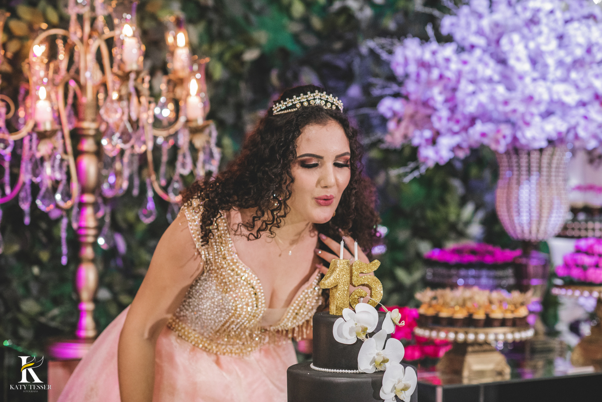 aniversario de 15 anos debutante isadora em coronel vivida parana centro de eventos dalpizzol decoração com sessao de fotos externas katy tesser fotografa
