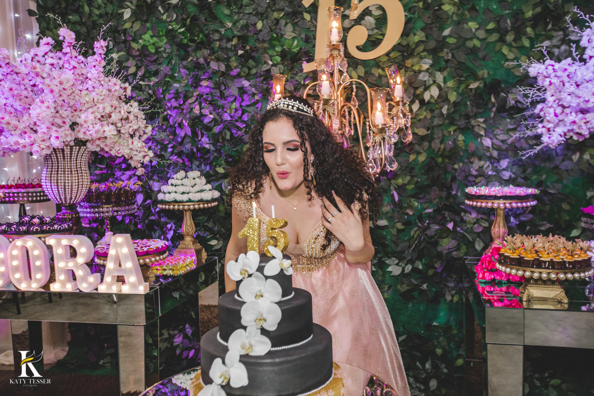 aniversario de 15 anos debutante isadora em coronel vivida parana centro de eventos dalpizzol decoração com sessao de fotos externas katy tesser fotografa
