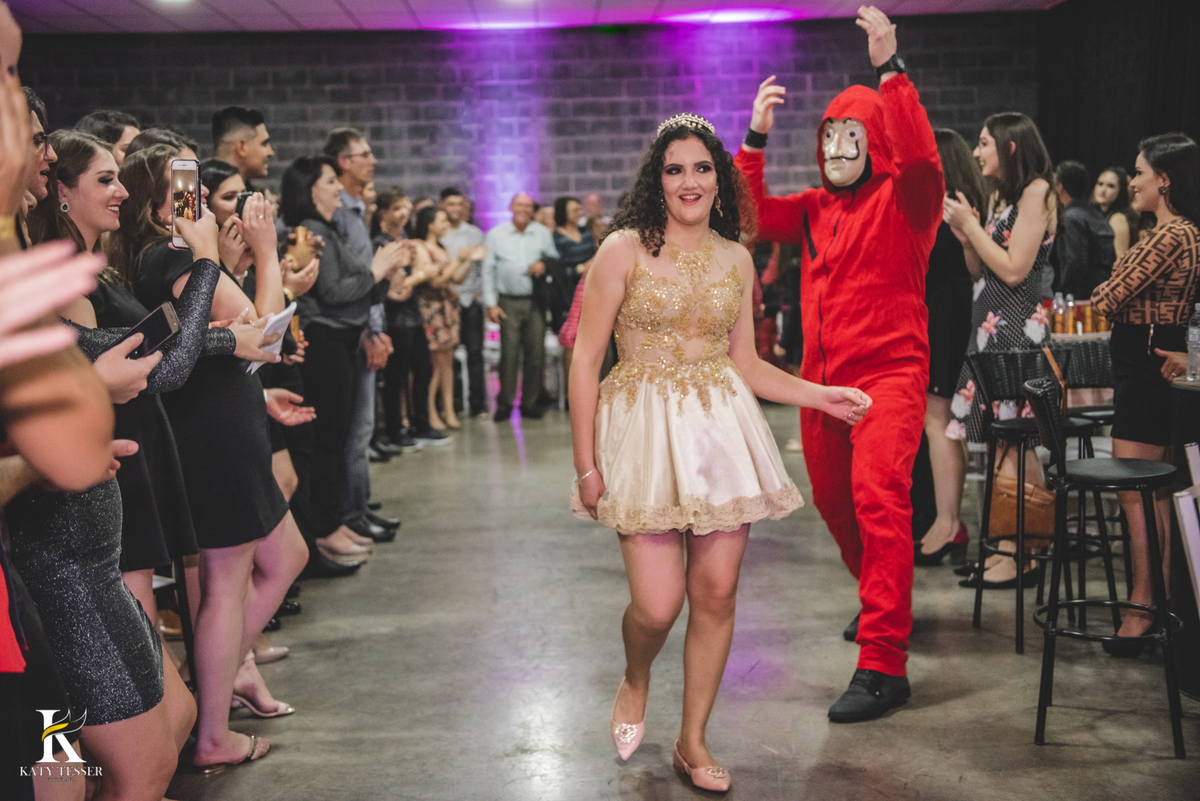 aniversario de 15 anos debutante isadora em coronel vivida parana centro de eventos dalpizzol decoração com sessao de fotos externas katy tesser fotografa