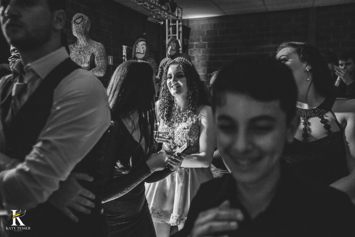 aniversario de 15 anos debutante isadora em coronel vivida parana centro de eventos dalpizzol decoração com sessao de fotos externas katy tesser fotografa