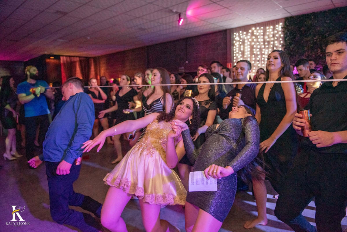 aniversario de 15 anos debutante isadora em coronel vivida parana centro de eventos dalpizzol decoração com sessao de fotos externas katy tesser fotografa festa