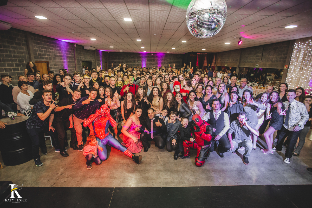 aniversario de 15 anos debutante isadora em coronel vivida parana centro de eventos dalpizzol decoração com sessao de fotos externas katy tesser fotografa