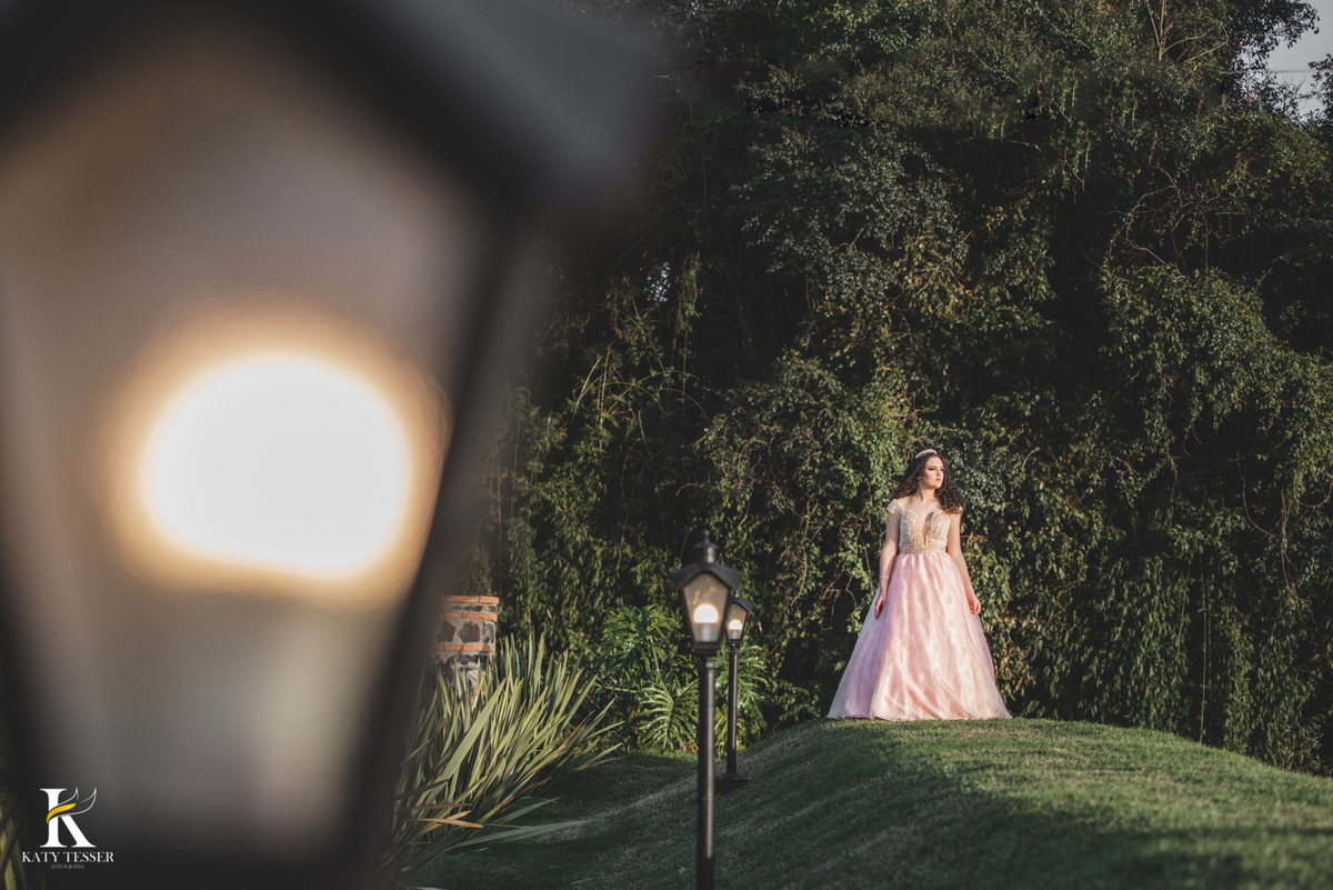 aniversario de 15 anos debutante isadora em coronel vivida parana centro de eventos dalpizzol decoração com sessao de fotos externas katy tesser fotografa