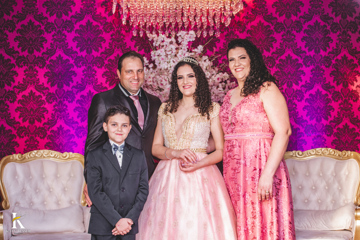 aniversario de 15 anos debutante isadora em coronel vivida parana centro de eventos dalpizzol decoração com sessao de fotos externas katy tesser fotografa