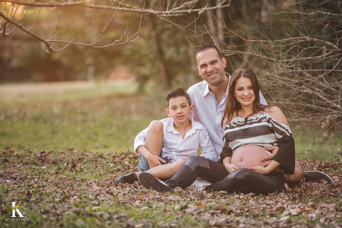 Book gestante foz do jordao vila da copel museu parana sessao externa cerejeira florescida familia katy tesser fotgrafo 