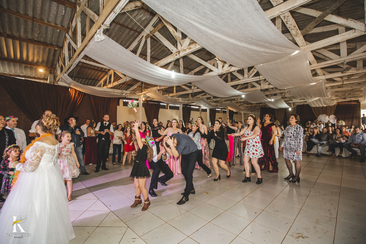 casamento de fernando e taiani em chopinzinho parana francisco beltrao pato branco de dia katy tesser fotografo melhor festa