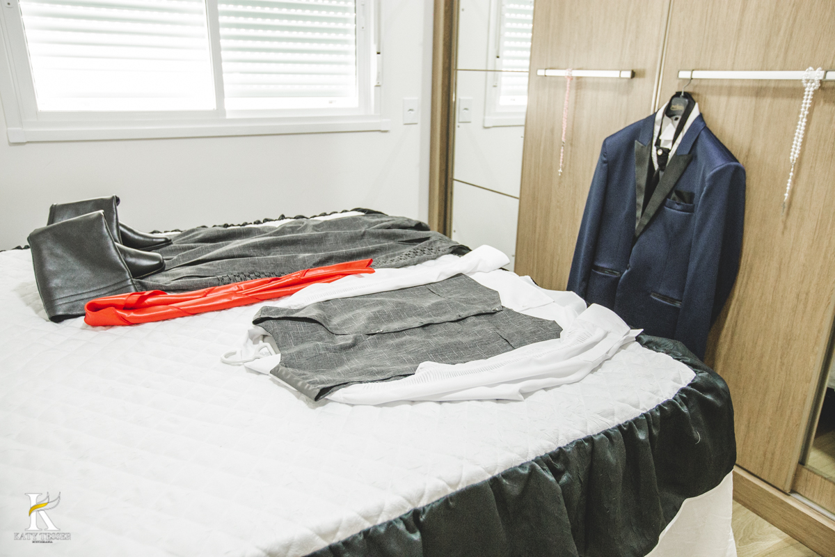 Casamento de liniquer e vanessa aconteceu em perola do Oeste parana cerimônia religiosa tradicional e festa no ctg com banda conjunto gaúcho e noivo com traje tipico making of do noivo traje