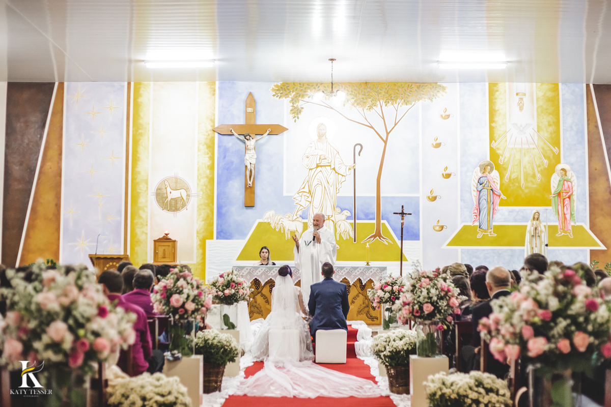 Casamento de liniquer e vanessa aconteceu em perola do Oeste parana cerimônia religiosa tradicional e festa no ctg com banda conjunto gaúcho e noivo com traje tipico