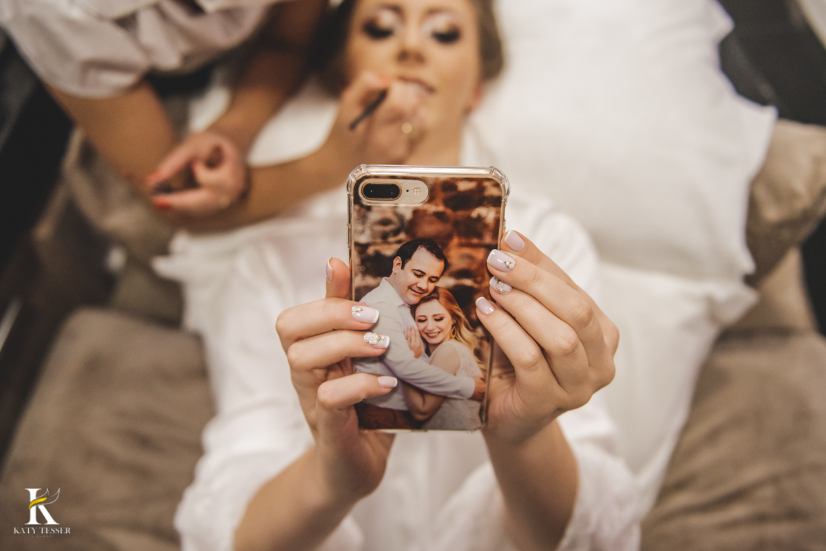 Casamento camila e Jacson laranjeiras do sul parana cerimonia tradicional Katy tesser melhor fotografo making of da noiva capa de celular personalizada