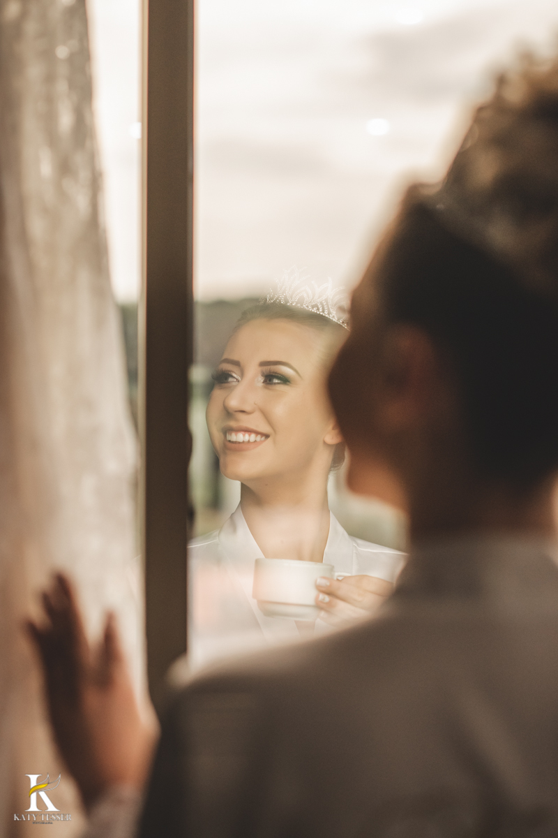 Casamento camila e Jacson laranjeiras do sul parana cerimonia tradicional Katy tesser melhor fotografo making of da noiva tomando chá café
