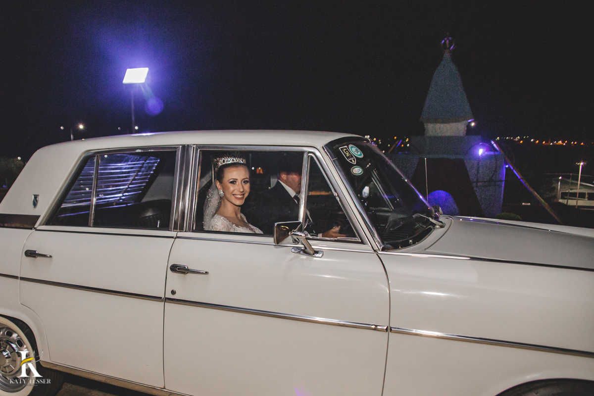Casamento camila e Jacson laranjeiras do sul parana cerimonia tradicional Katy tesser melhor fotografo cerimonia religiosa noiva com o carro antigo