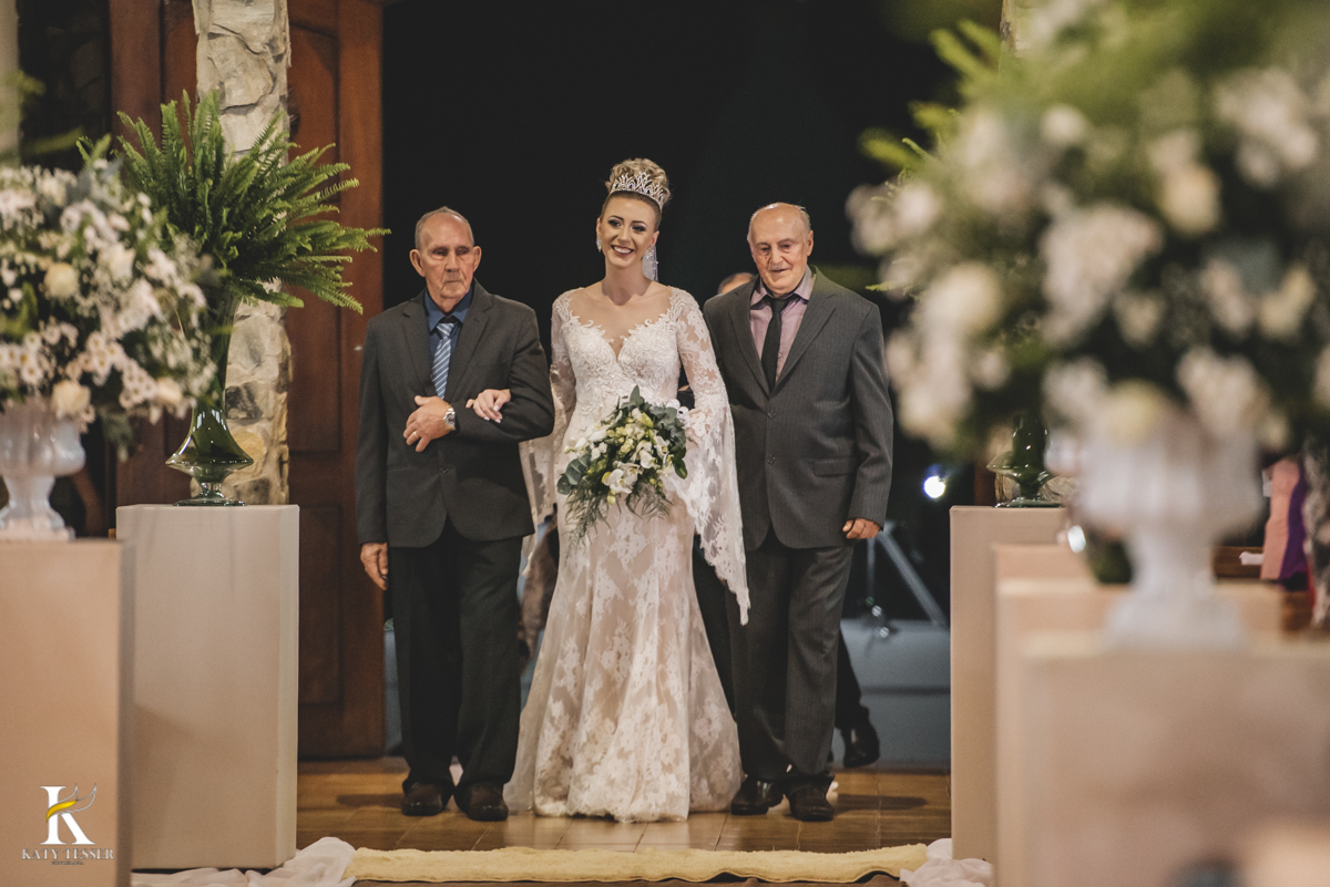 Casamento camila e Jacson laranjeiras do sul parana cerimonia tradicional Katy tesser melhor fotografo cerimonia religiosa entrada da noiva