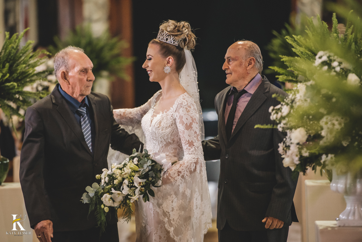 Casamento camila e Jacson laranjeiras do sul parana cerimonia tradicional Katy tesser melhor fotografo entrada da noiva decoração da igreja