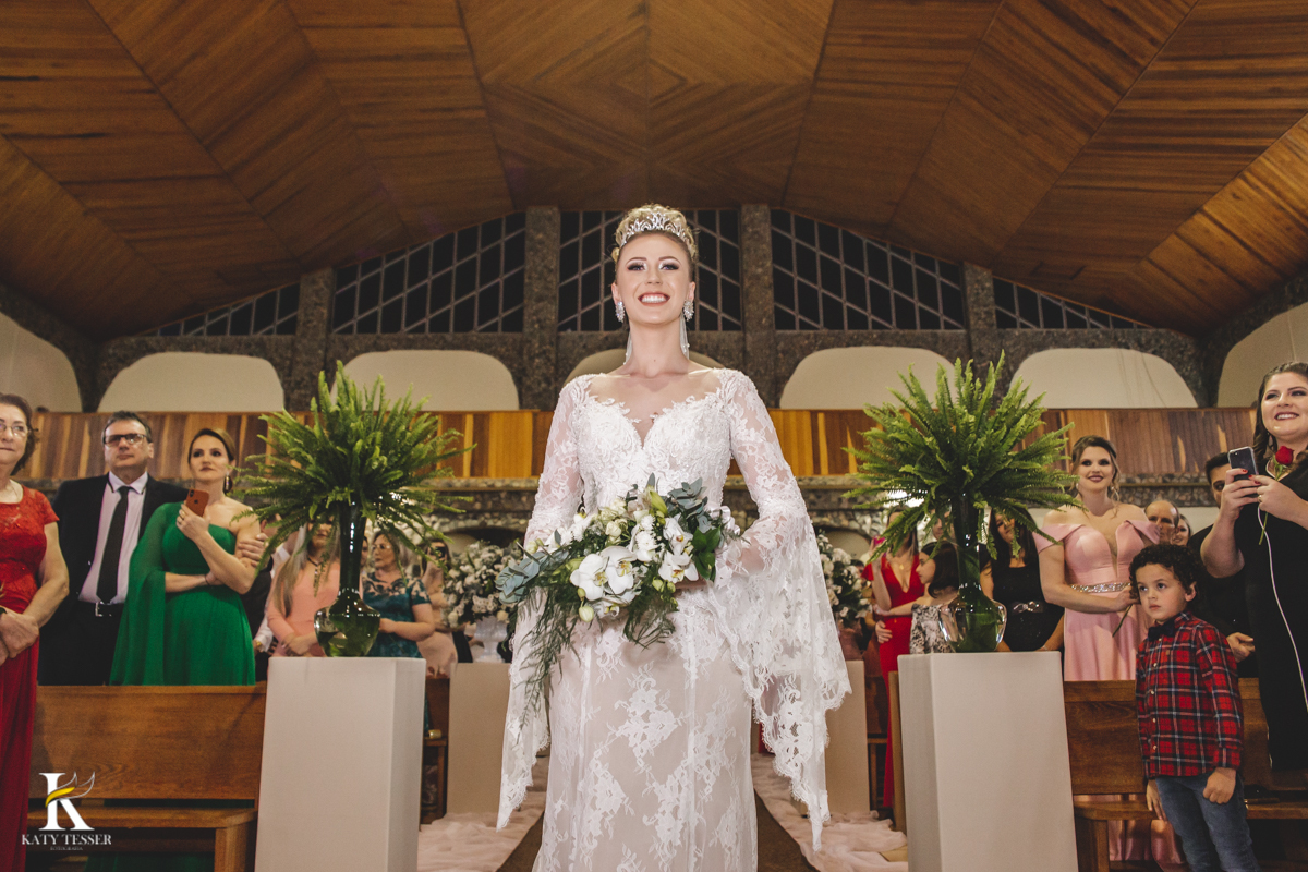 Casamento camila e Jacson laranjeiras do sul parana cerimonia tradicional Katy tesser melhor fotografo entrada da noiva esperando o noivo