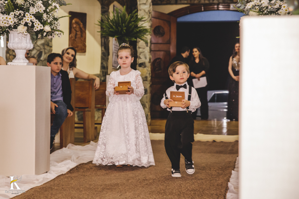 Casamento camila e Jacson laranjeiras do sul parana cerimonia tradicional Katy tesser melhor fotografo cerimonia religiosa entrada das alianças