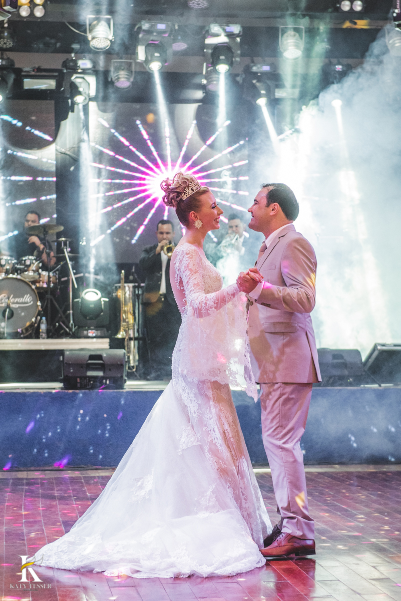 Casamento camila e Jacson laranjeiras do sul parana cerimonia tradicional Katy tesser melhor fotografo recepção do casamento valsa dos noivos coreografada