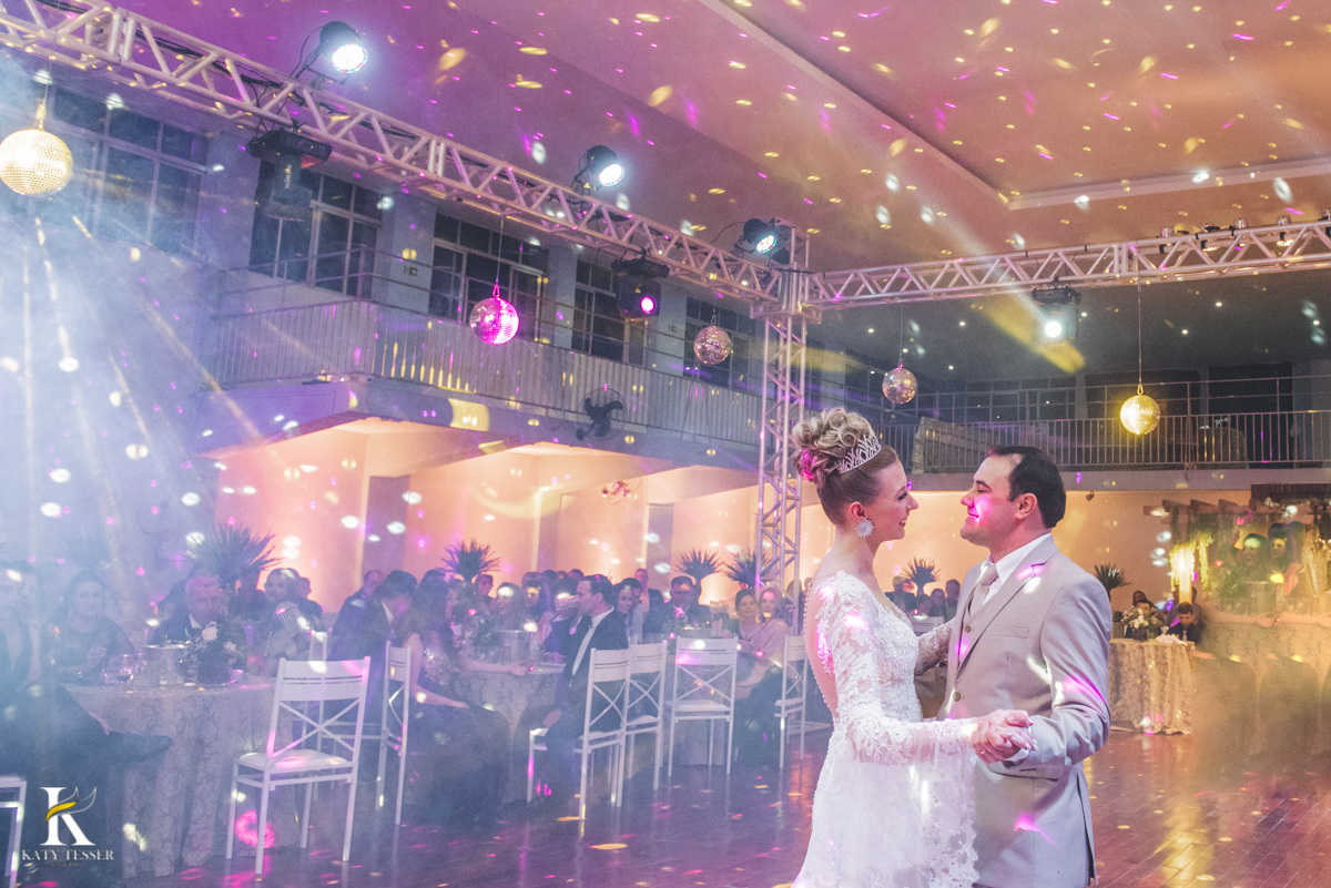Casamento camila e Jacson laranjeiras do sul parana cerimonia tradicional Katy tesser melhor fotografo recepção do casamento valsa dos noivos coreografada