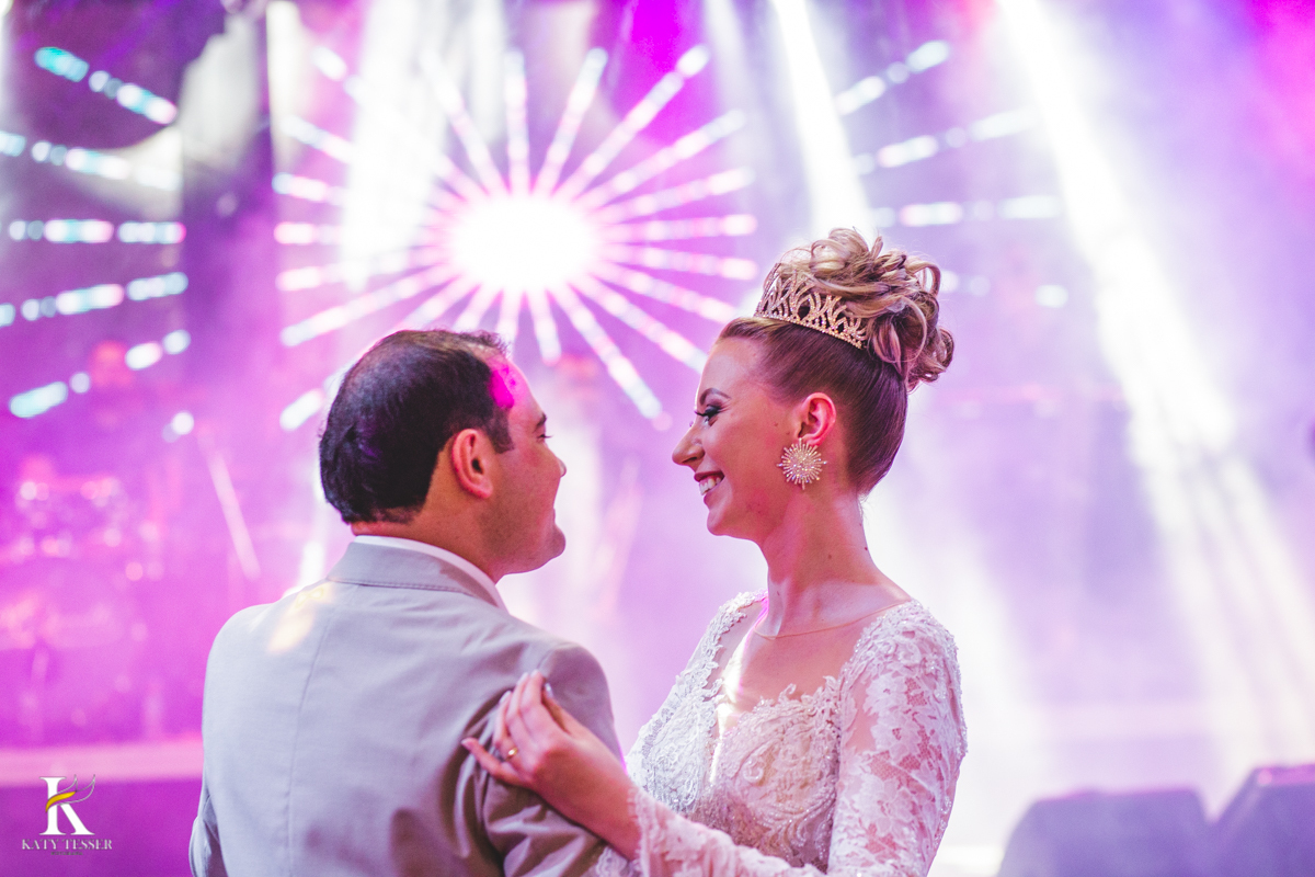 Casamento camila e Jacson laranjeiras do sul parana cerimonia tradicional Katy tesser melhor fotografo recepção do casamento valsa dos noivos