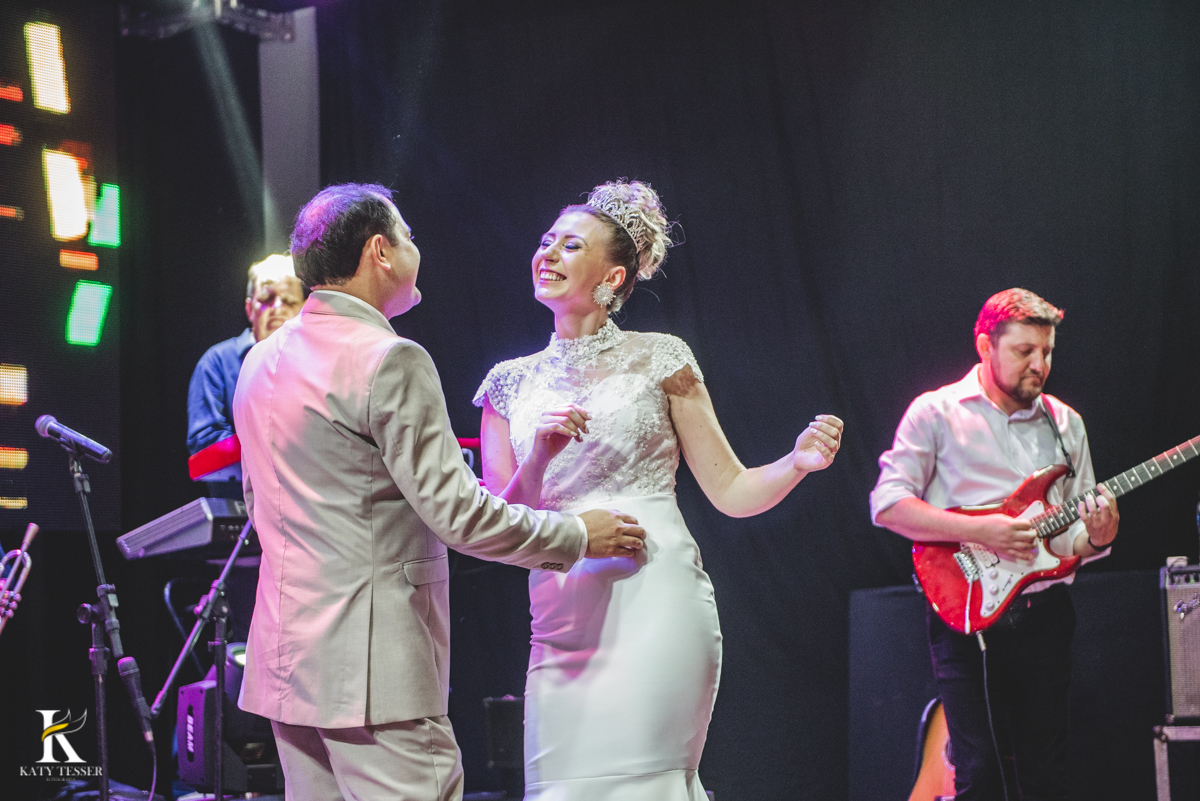 Casamento camila e Jacson laranjeiras do sul parana cerimonia tradicional Katy tesser melhor fotografo recepção do casamento com banda