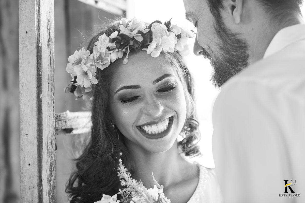 book,sessão,pre casamento,fotos,externas,casal,fotografo,fotos,criativas,noiva,noivo,aliança,flores,vestido de noiva