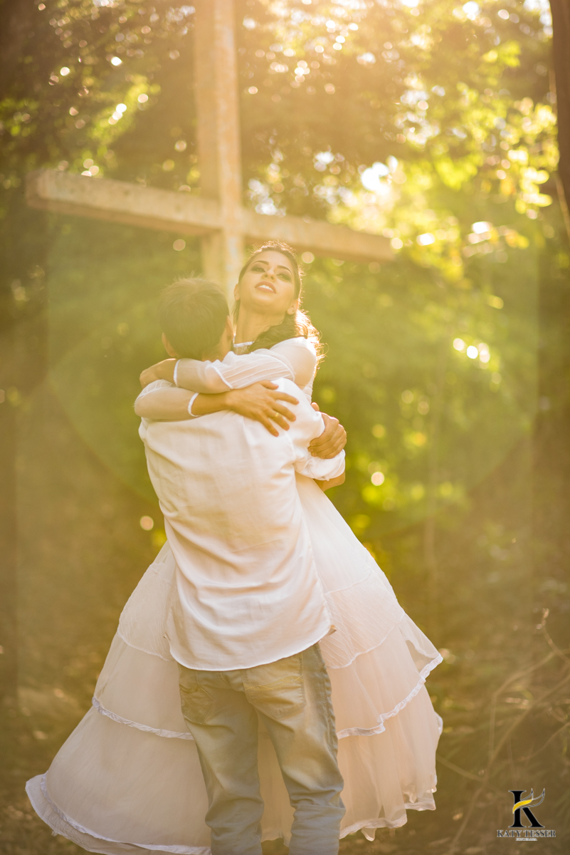 book,sessão,pre casamento,fotos,externas,casal,fotografo,fotos,criativas,noiva,noivo,aliança,flores,vestido de noiva
