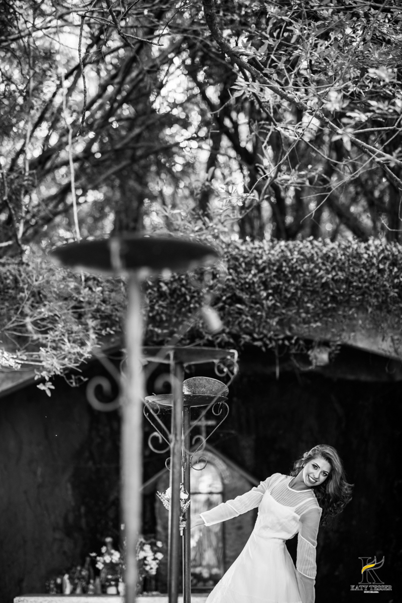 book,sessão,pre casamento,fotos,externas,casal,fotografo,fotos,criativas,noiva,noivo,aliança,flores,vestido de noiva