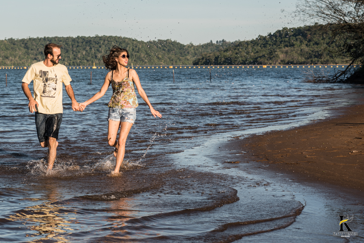 book,sessão,pre casamento,fotos,externas,casal,fotografo,fotos,criativas,noiva,noivo,aliança,flores,vestido de noiva