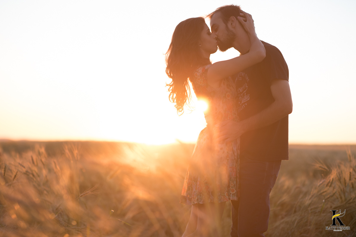 book,sessão,pre casamento,fotos,externas,casal,fotografo,fotos,criativas,noiva,noivo,aliança,flores,vestido de noiva