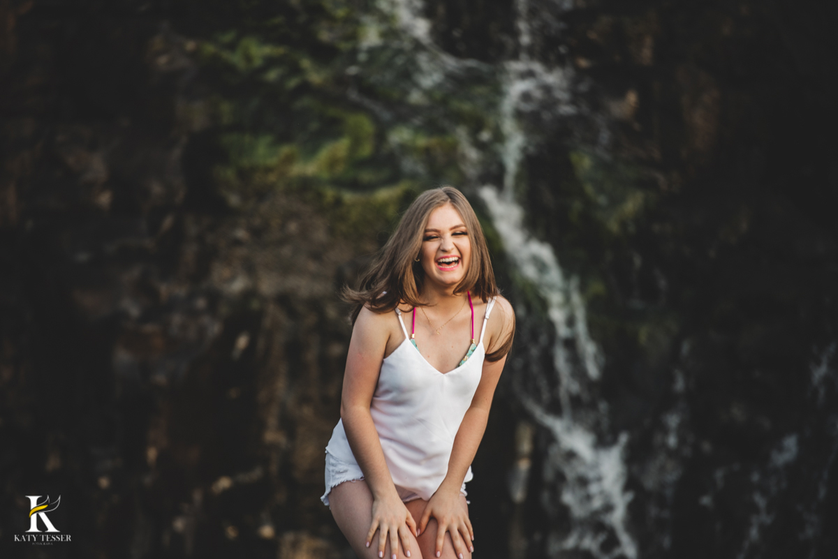 Book de 15 anos debutante Alice Zilli em são jorge do oeste parana pato branco e francisco beltrão registro katy tesser fotografa fotos externas descontraidas e criativas