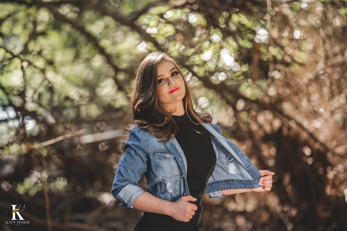 Book de 15 anos debutante Alice Zilli em são jorge do oeste parana pato branco e francisco beltrão registro katy tesser fotografa fotos externas descontraidas e criativas