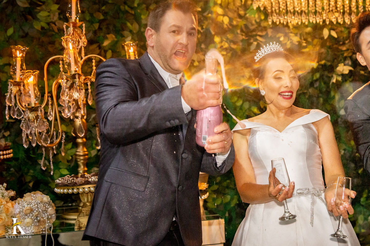 casamento de alice e adriel saudade do iguacu parana entrada dos noivos brinde