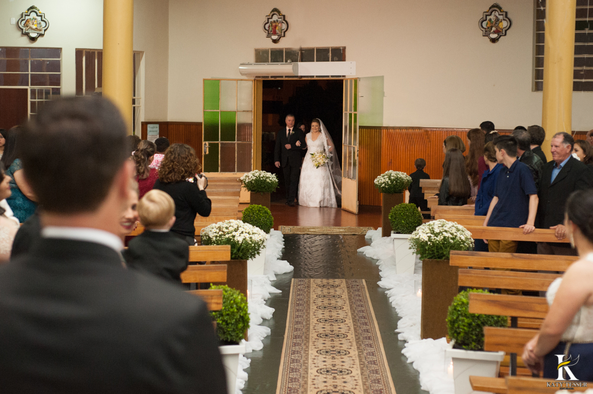 casamento, entrada da noiva, vestido de noiva, igreja, decoração de casamento, pai da noiva, bouquet de noiva, katy tesser, fotografo de casamento, noivo