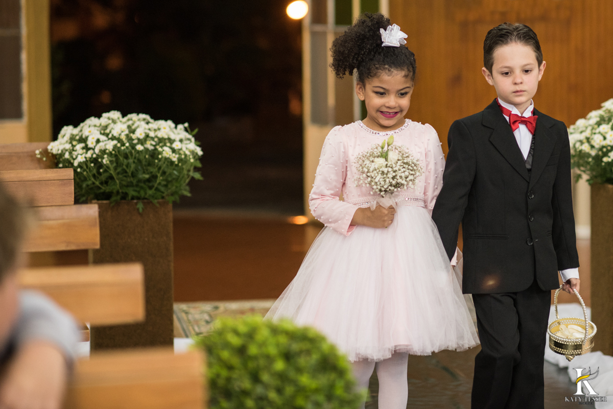 casamento, entrada da noiva, vestido de noiva, igreja, decoração de casamento, pai da noiva, bouquet de noiva, katy tesser, fotografo de casamento, noivo, aliança de casamento