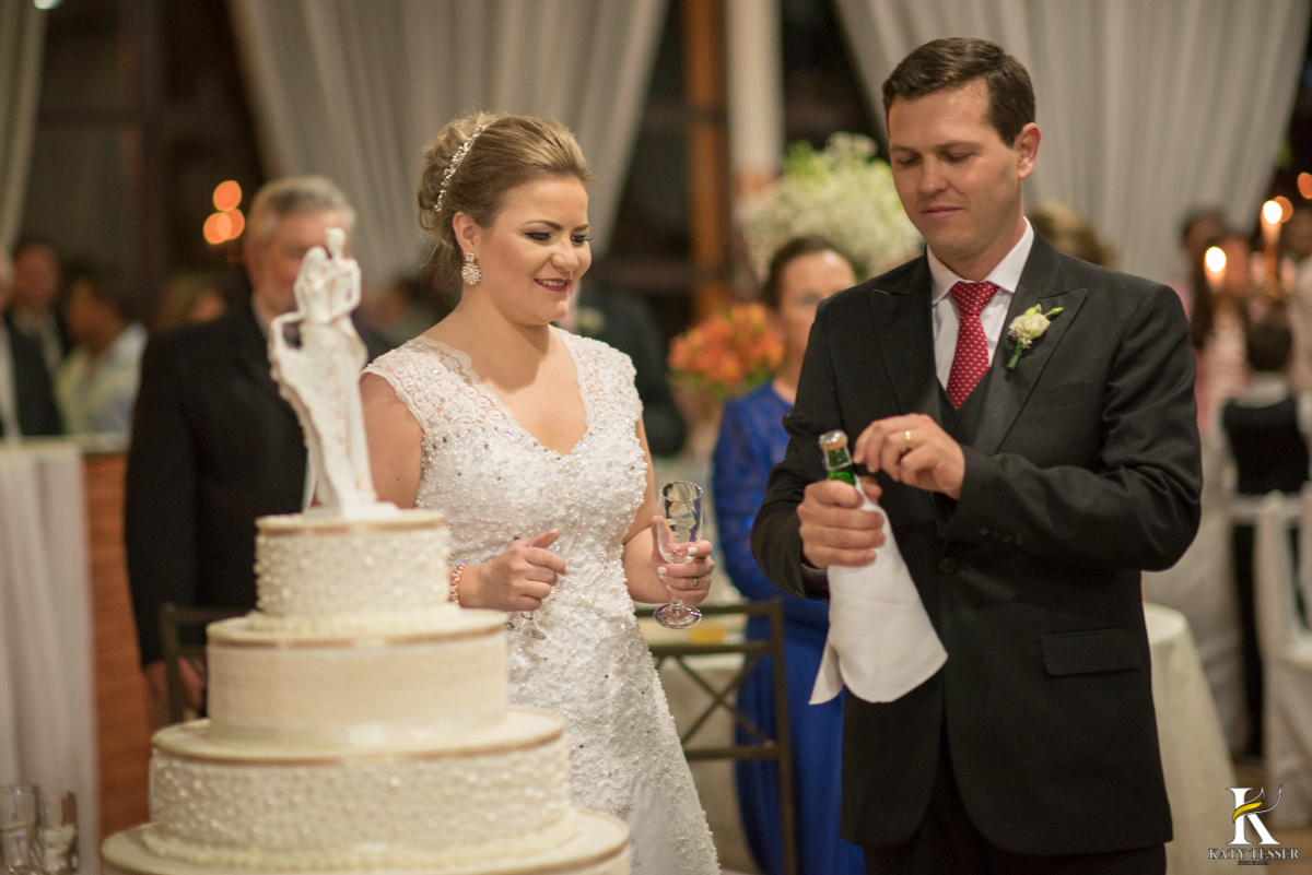 vestido de noiva, casamento, brinde dos noivos, brinde, espumante, bolo de casamento, bouquet da noiva, katy tesser, fotografa, parana