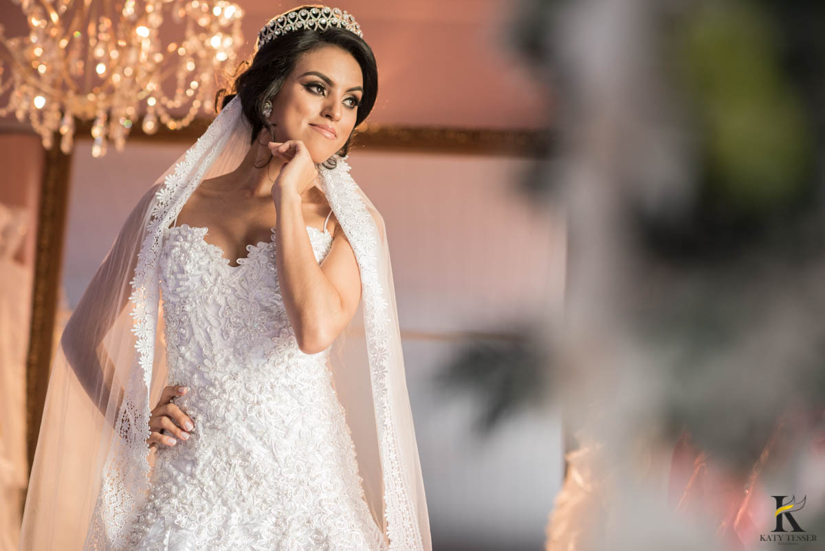 katy-tesser-fotografo-casamento-making of-noiva-noivo-maquiagem-mae-vestido-veu-brinco-sapato