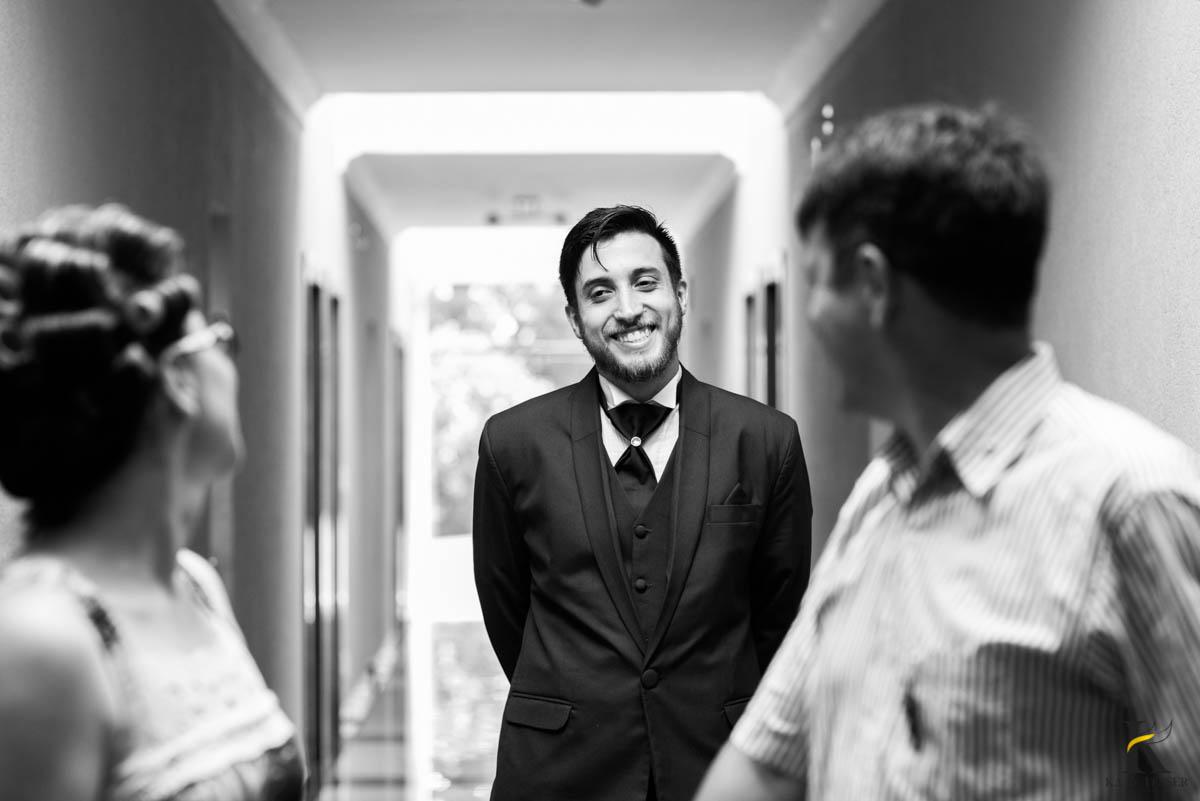 katy-tesser-fotografo-casamento-making of-noivo-terno-sapato-pais