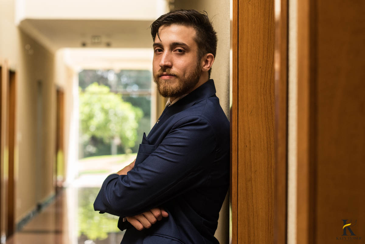 katy-tesser-fotografo-casamento-making of-noivo-terno-sapato-pais