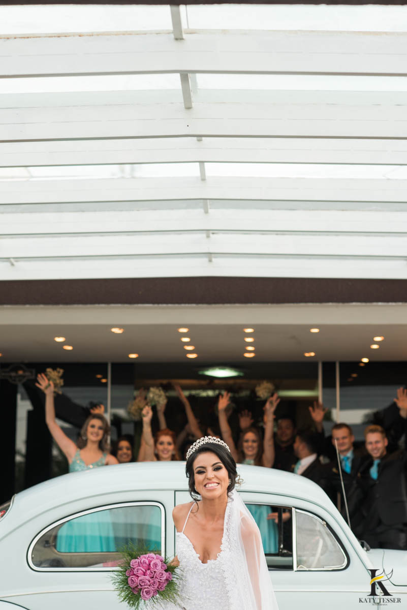 katy-tesser-fotografo-casamento-carro-noiva-vestido-bouquet-madrinha-padrinho