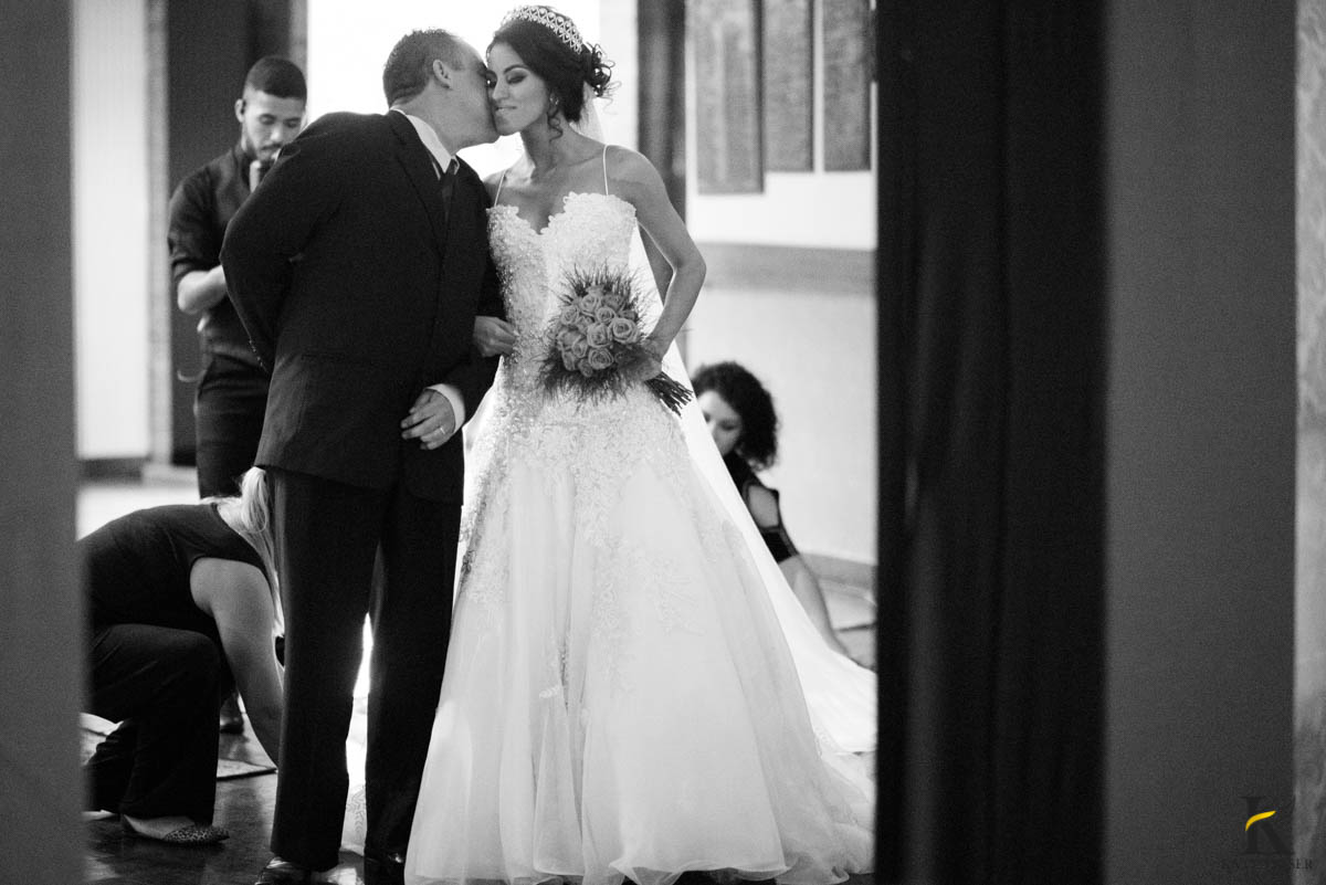 katy-tesser-fotografo-casamento-noivo-noiva-pais-vestido-veu-bouquet-buque-pais-cerimonia-religioso-decoracao-aliança-beijo