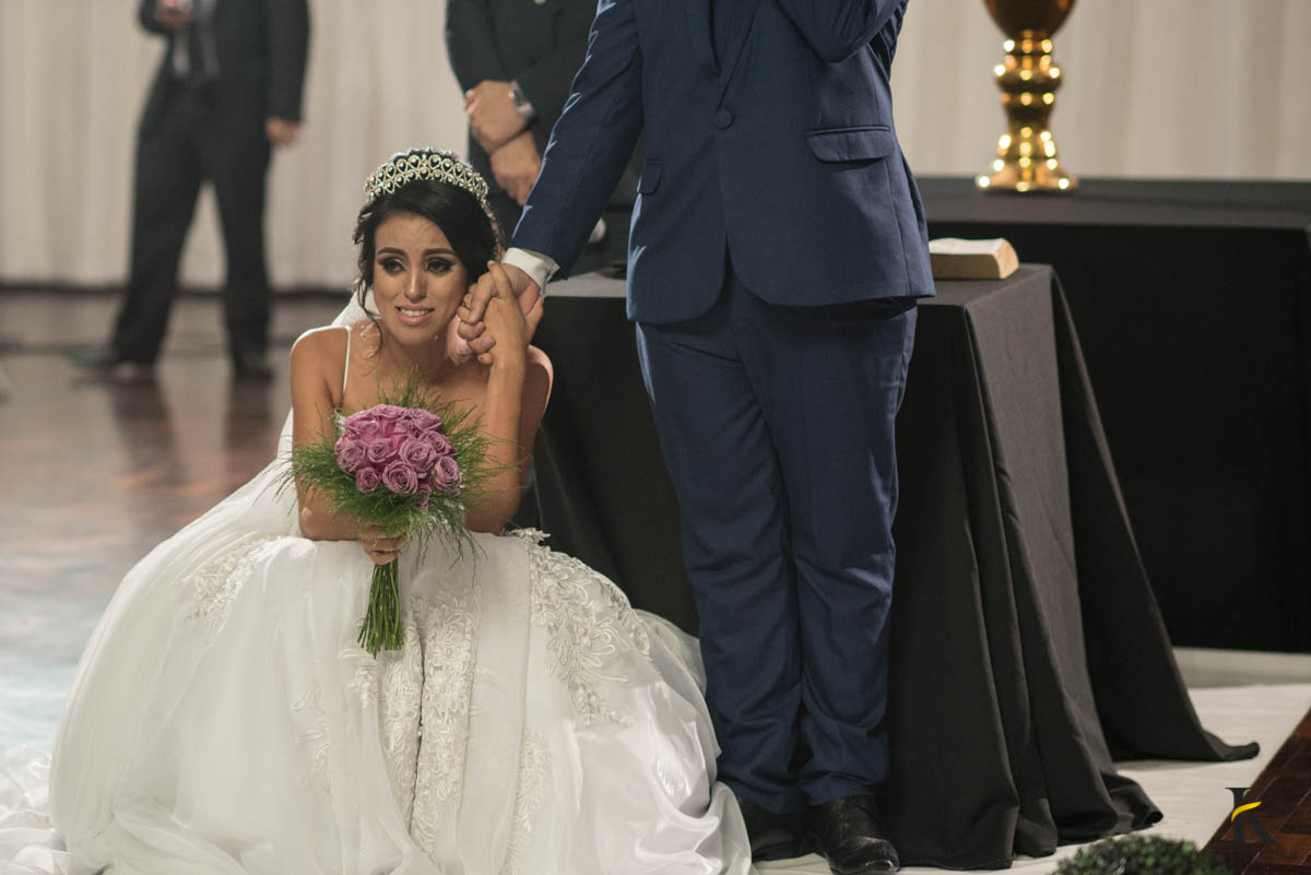 katy-tesser-fotografo-casamento-noivo-noiva-pais-vestido-veu-bouquet-buque-pais-cerimonia-religioso-decoracao-aliança-beijo-daminha