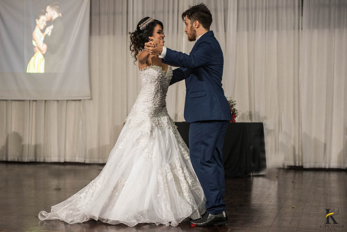 katy-tesser-fotografo-casamento-noivo-noiva-pais-vestido-veu-bouquet-buque-pais-cerimonia-religioso-decoracao-aliança-beijo-daminha-valsa