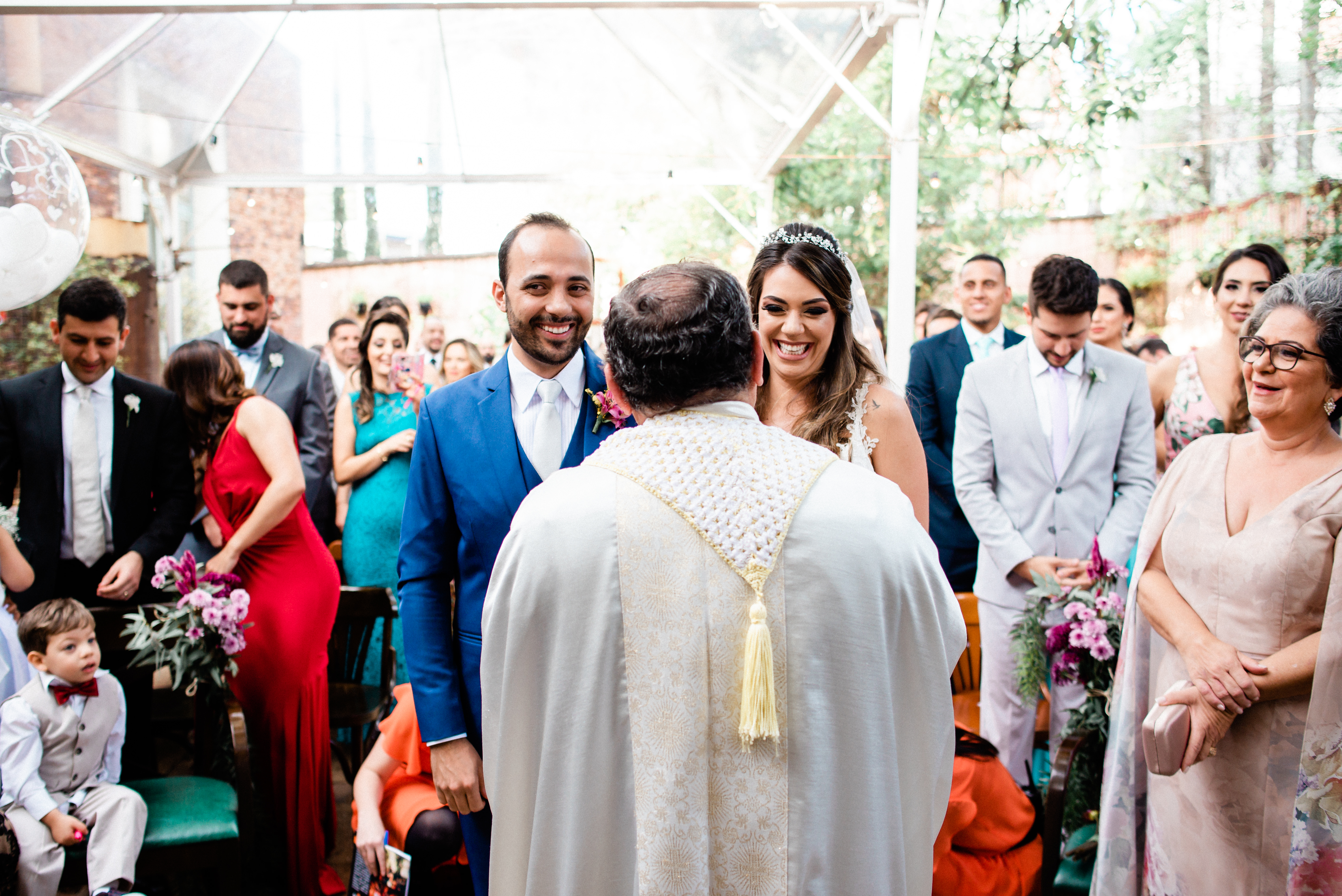 Casamento Charles Homsi  Fotógrafo de casamento em MG BH Belo Horizonte Anella Ristorante noiva de véu e grinalda olhar da noiva no carro foto da noiva no carro noiva com olhar incrível buquê lindo ideia de buquê ideia de foto de casamento noiva linda 