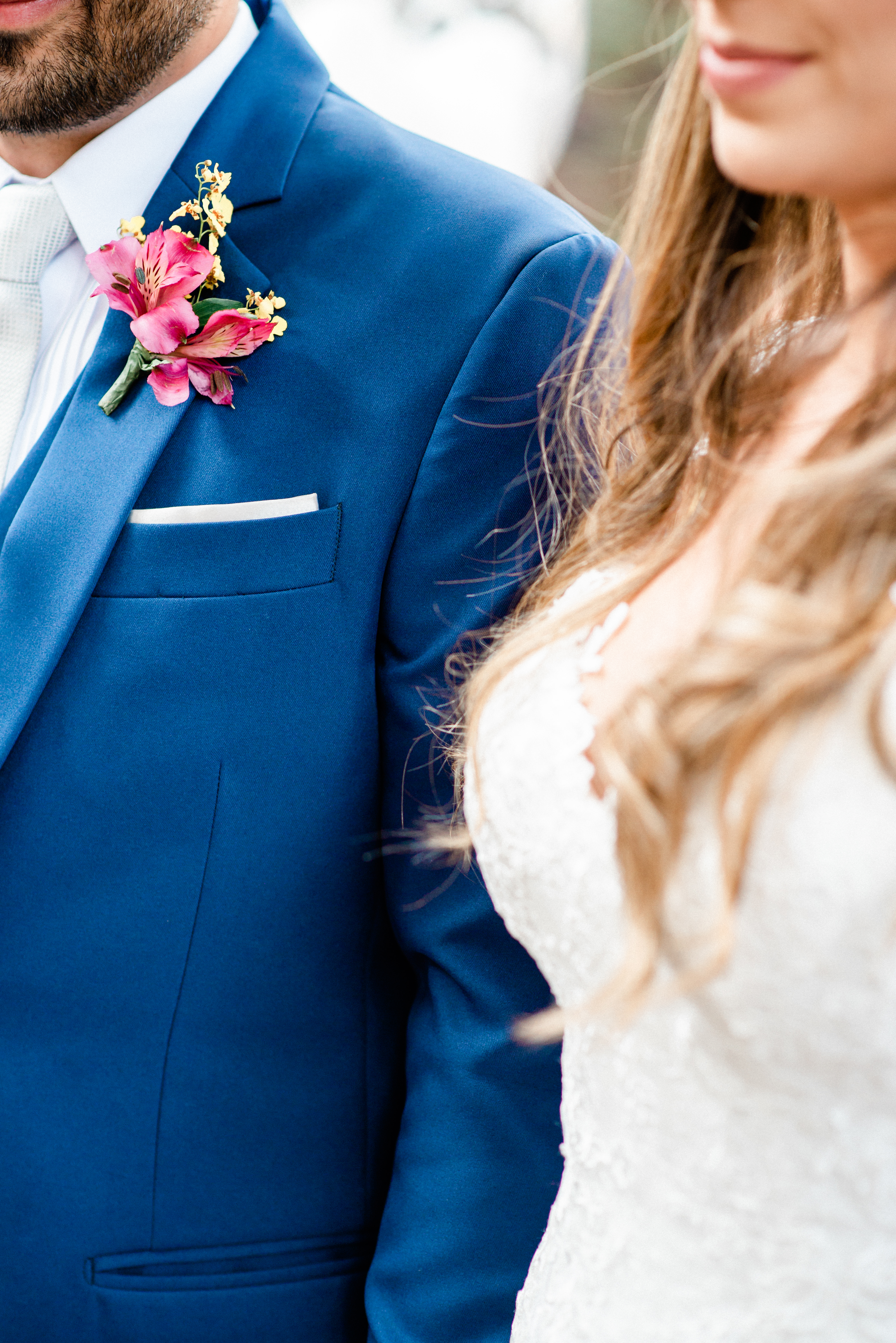 Casamento Charles Homsi  Fotógrafo de casamento em MG BH Belo Horizonte Anella Ristorante noiva de véu e grinalda olhar da noiva no carro foto da noiva no carro noiva com olhar incrível buquê lindo ideia de buquê ideia de foto de casamento noiva linda 