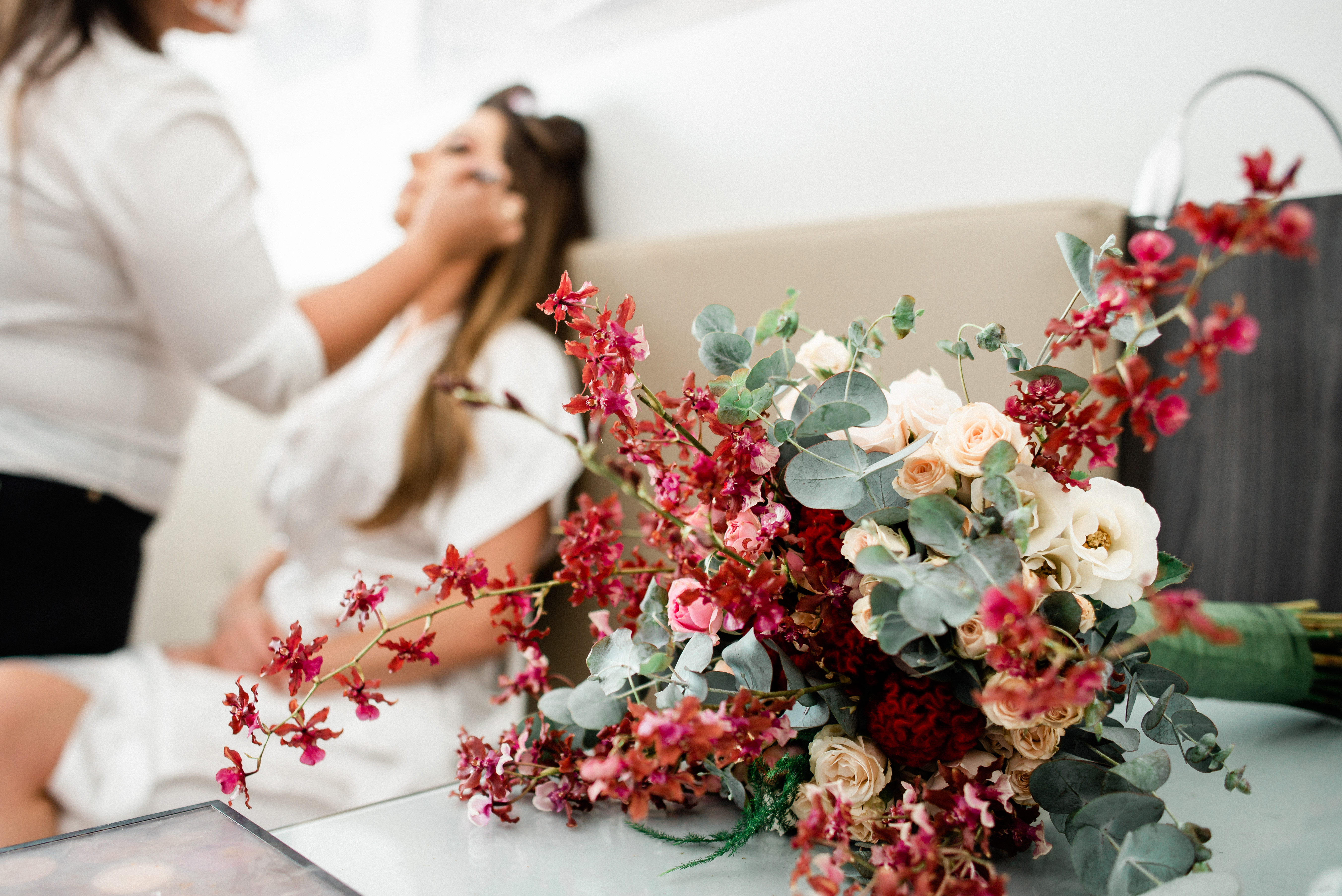 Casamento wedding noivado Ludmila Lopes Fernandes Charles Homsi  Fotógrafo de casamento em MG BH Belo Horizonte dia da noiva hotel pampulha design making of da noiva amigas maquiagem da noiva foto do buquê boho buquê lindo de casamento ideia de buquê