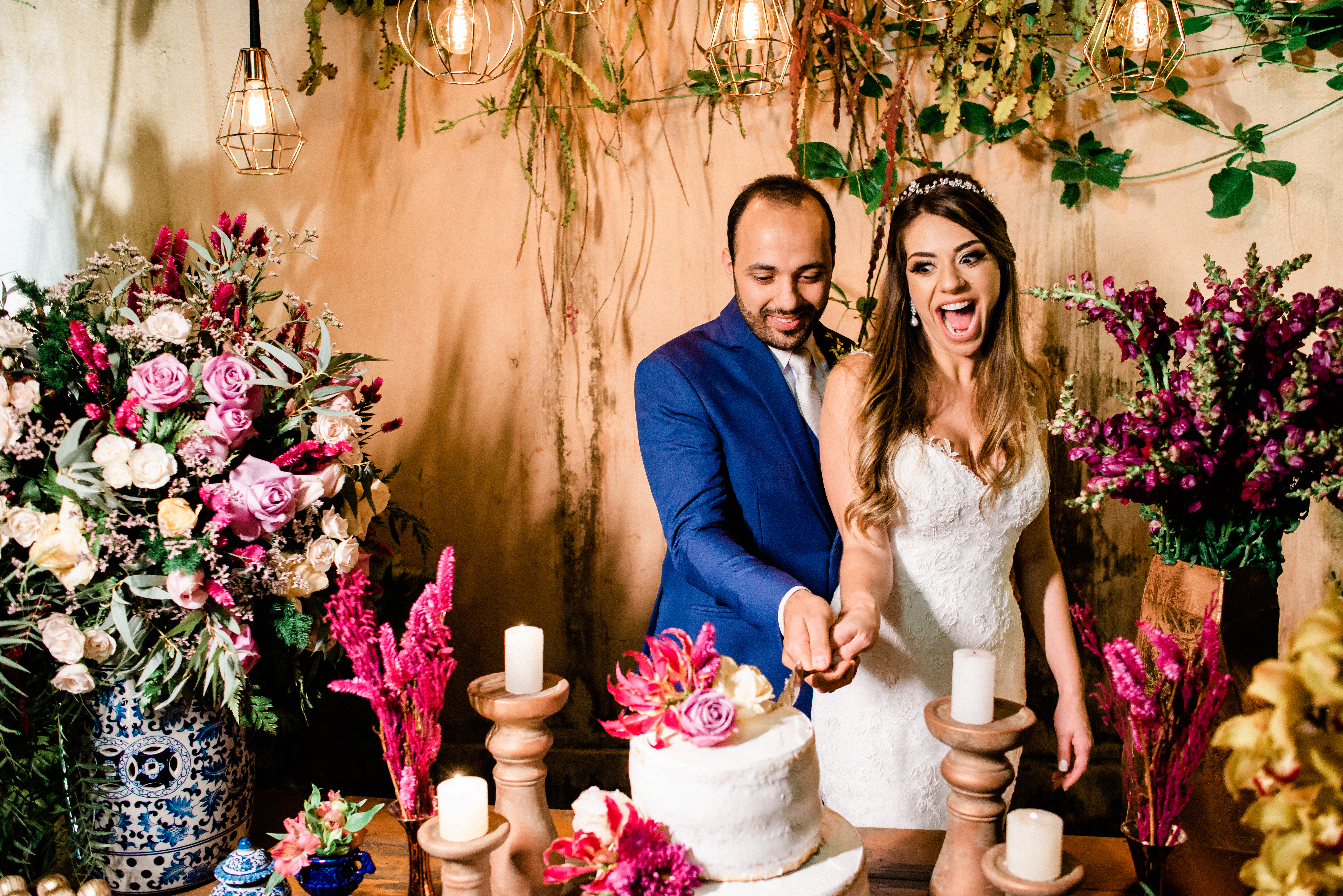 Horizonte Anella Ristorante noiva de véu e grinalda Paula e Breno BBB1 8 Big Brother Brasil 18 Ex BBB casamento namoro namorados casamento em BH Fotógrafo de casmamento alianças noiva noivo vestido de noiva traje do noivo terno azul gravata branca 