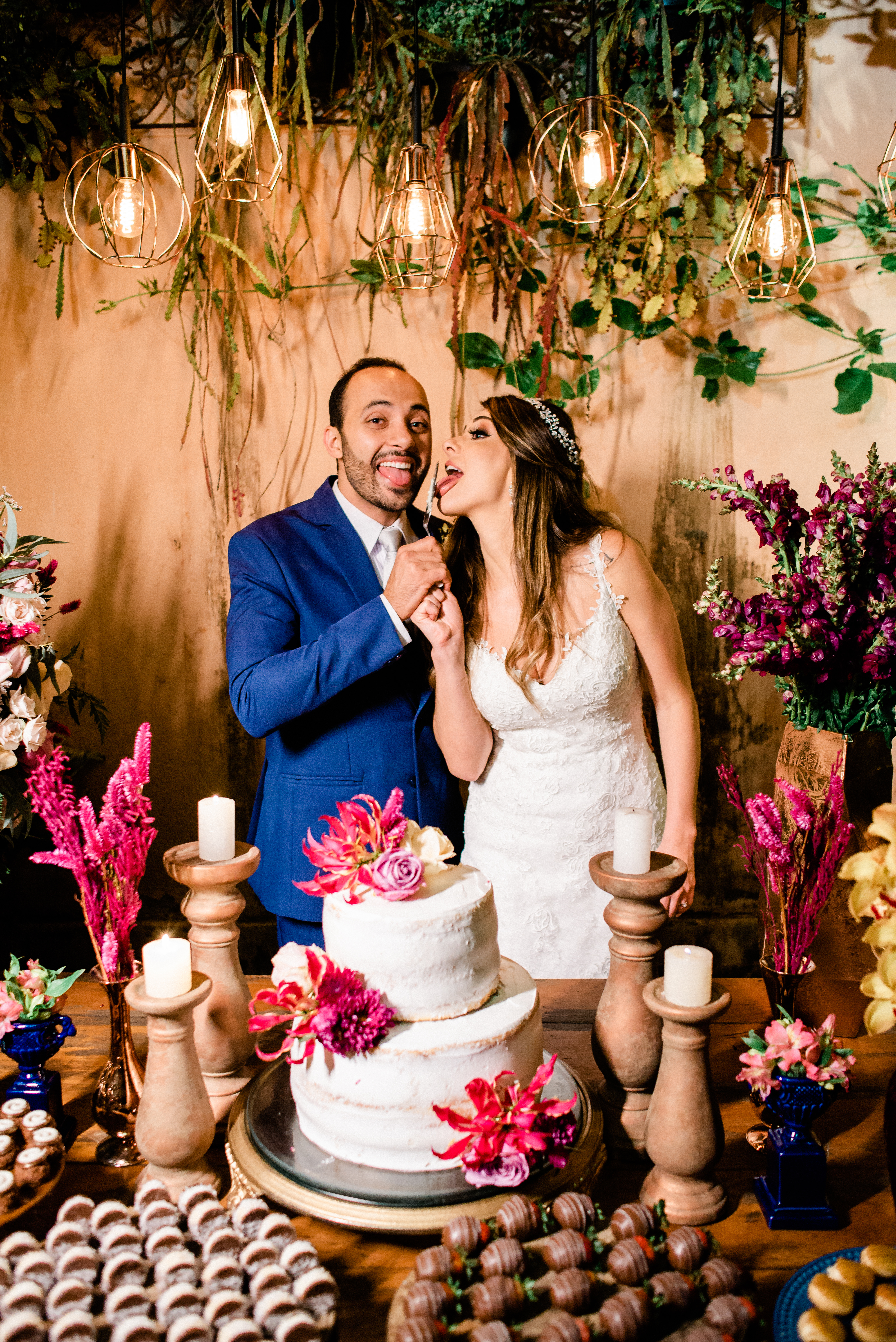 Horizonte Anella Ristorante noiva de véu e grinalda Paula e Breno BBB1 8 Big Brother Brasil 18 Ex BBB casamento namoro namorados casamento em BH Fotógrafo de casmamento alianças noiva noivo vestido de noiva traje do noivo terno azul gravata branca 