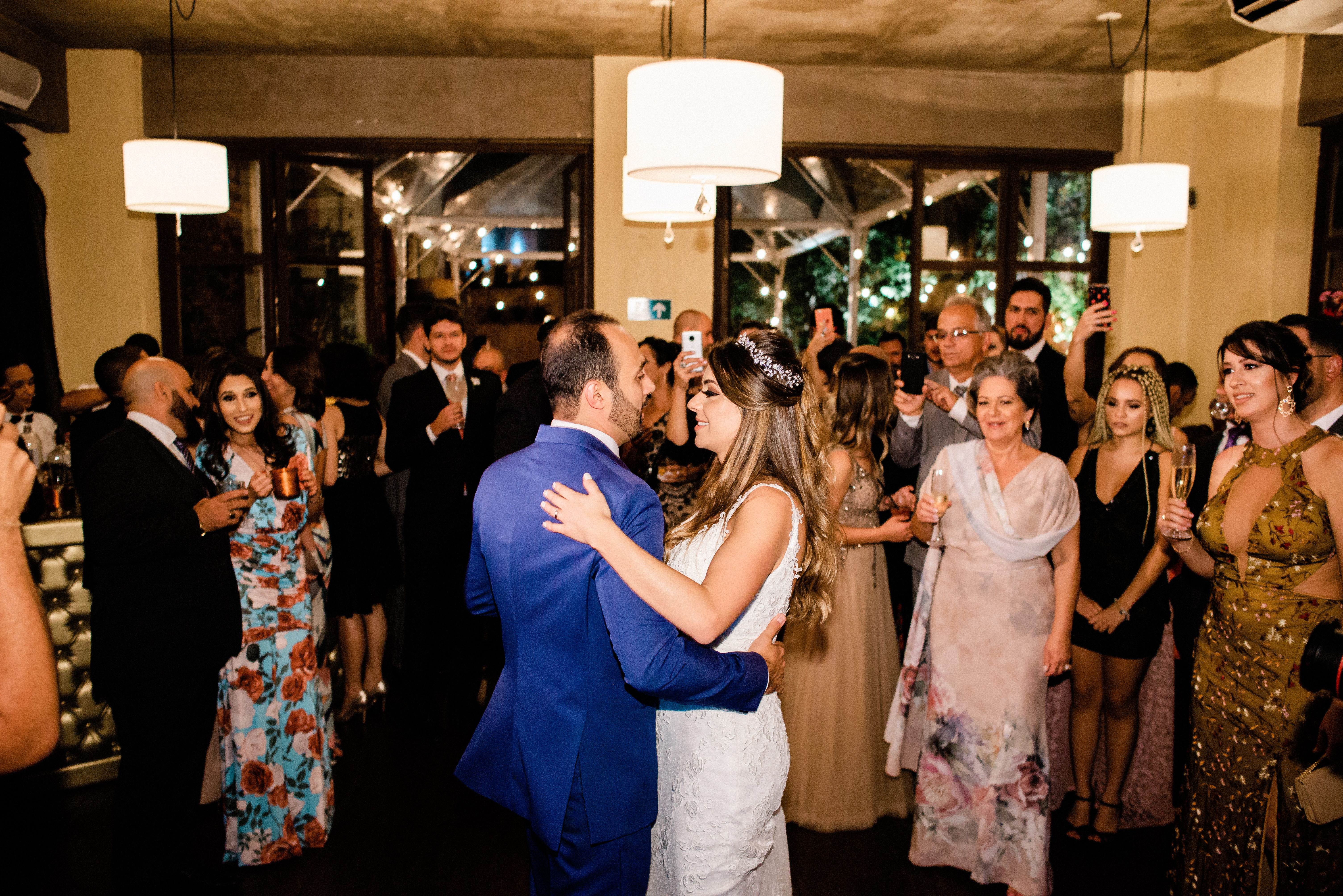 Horizonte Anella Ristorante noiva de véu e grinalda Paula e Breno BBB 18 casamento namoro namorados casamento em BH Fotógrafo de casmamento alianças noiva noivo vestido de noiva mesa do bolo corte simbólico do bolo de casamento