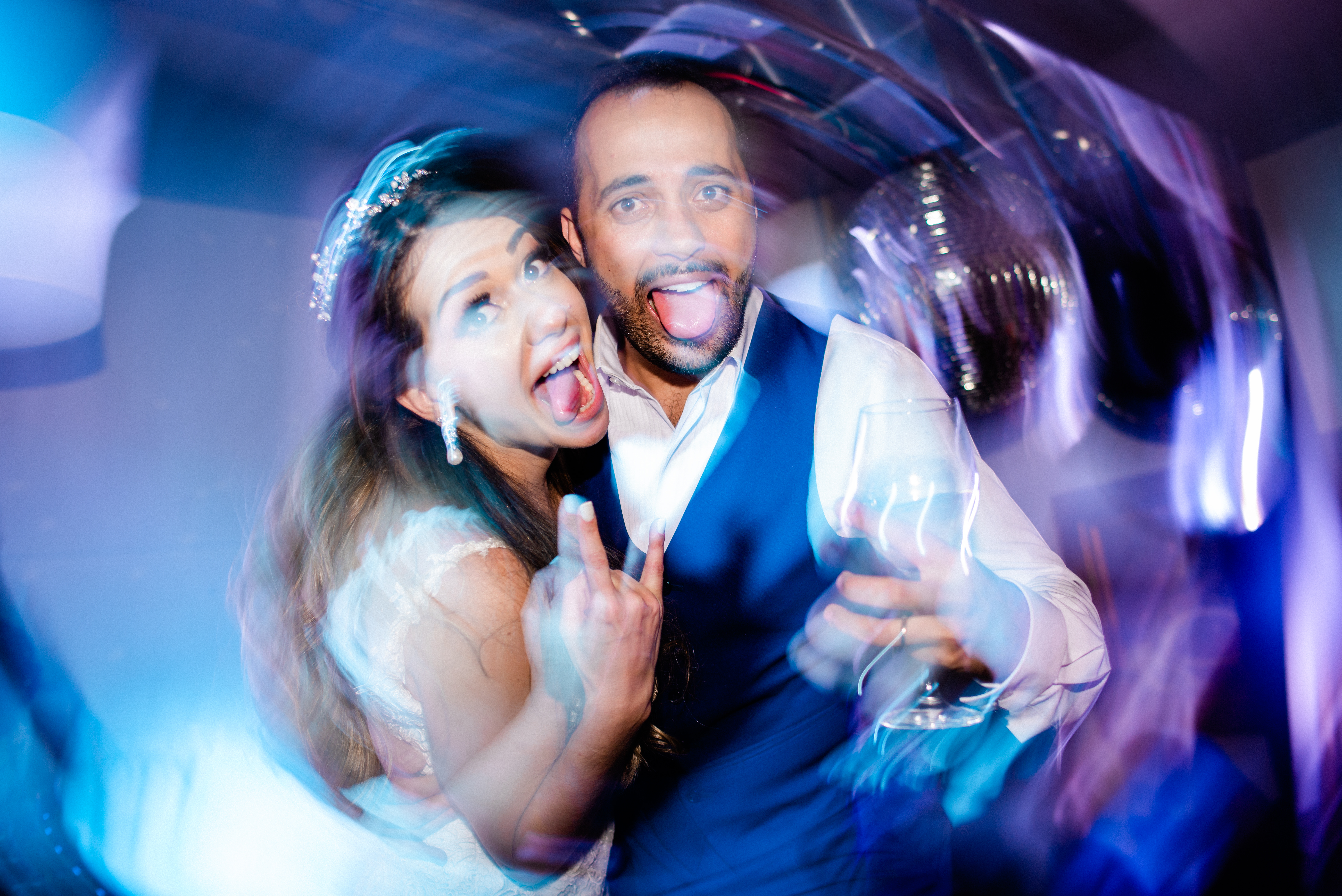 Horizonte Anella Ristorante noiva de véu e grinalda Paula e Breno BBB 18 casamento namoro namorados casamento em BH Fotógrafo de casmamento alianças noiva noivo vestido de noiva mesa do bolo corte simbólico do bolo de casamento narguile casamento árabe 