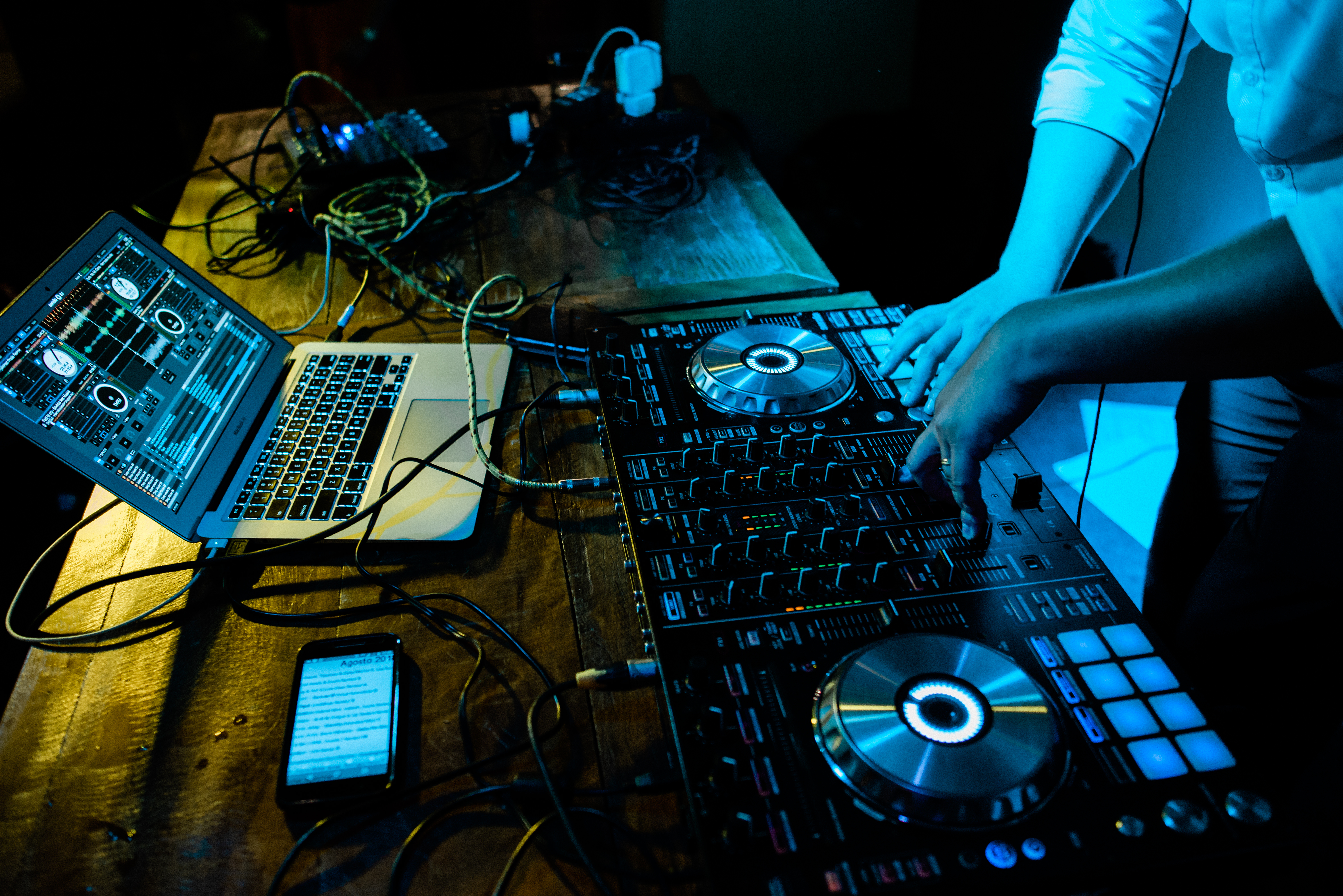 DJ  Belo Horizonte Anella noiva de véu e grinalda Paula e Breno BBB 18 casamento namoro namorados casamento em BH Fotógrafo de casmamento alianças noiva noivo vestido de noiva mesa do bolo corte simbólico do bolo de casamento narguile casamento árabe 